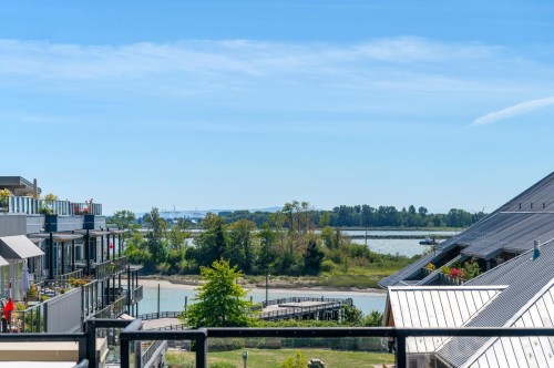 304-6077 London Road, Richmond, BC 