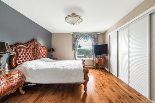 7974 12Th Avenue, Burnaby, BC 