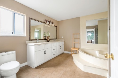 7974 12Th Avenue, Burnaby, BC 