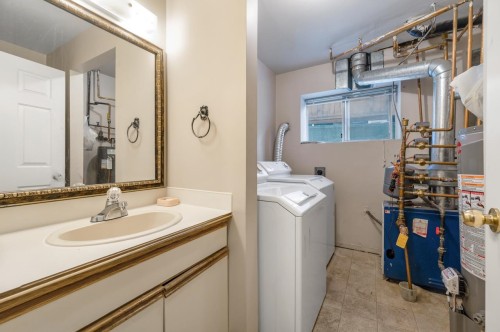 7974 12Th Avenue, Burnaby, BC 