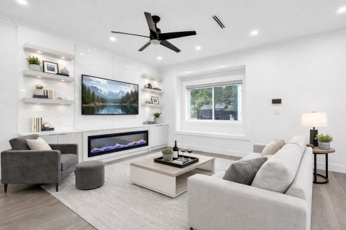 812 Montroyal Boulevard, North Vancouver, BC 