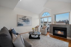 403-1623 2nd Avenue E Vancouver, BC V5N 1E1