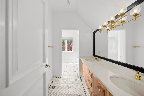 1323 The Crescent, Vancouver, BC 