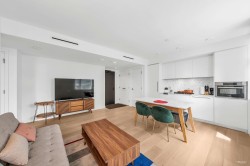 906-1180 Broughton Street  Vancouver, BC V6G 2B1