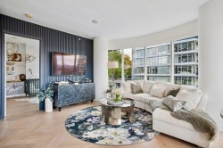 705-181 1st Avenue W Vancouver, BC V5Y 0E3