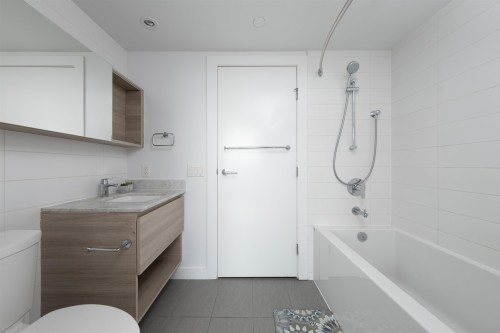 912-988 Quayside Drive, New Westminster, BC 