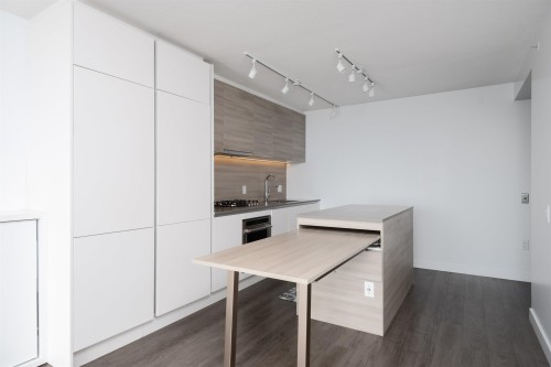 912-988 Quayside Drive, New Westminster, BC 