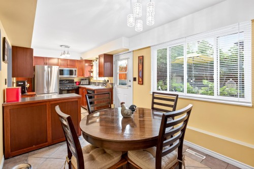 828 Ingersoll Avenue, Coquitlam, BC 