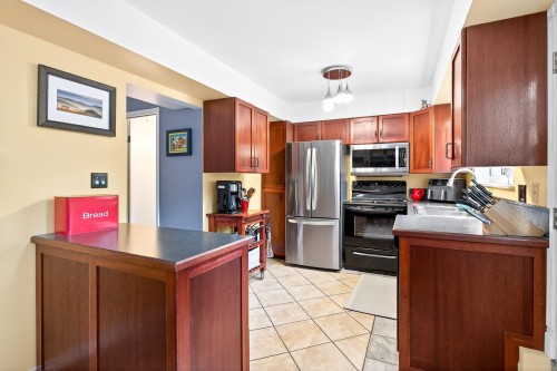 828 Ingersoll Avenue, Coquitlam, BC 