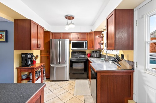 828 Ingersoll Avenue, Coquitlam, BC 