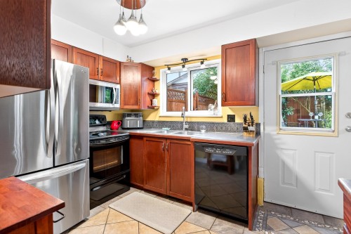 828 Ingersoll Avenue, Coquitlam, BC 