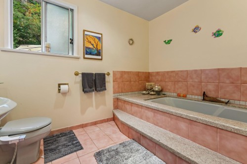 5607 Eagle Harbour Road, West Vancouver, BC 