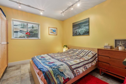 5607 Eagle Harbour Road, West Vancouver, BC 