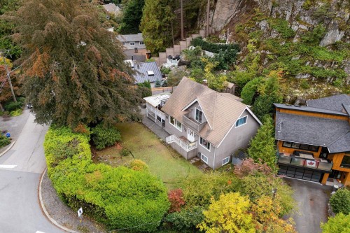5607 Eagle Harbour Road, West Vancouver, BC 