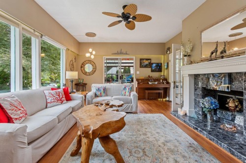 5607 Eagle Harbour Road, West Vancouver, BC 