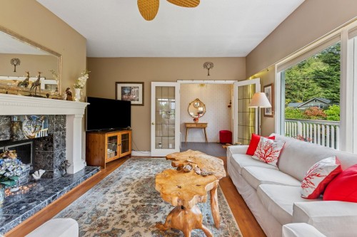 5607 Eagle Harbour Road, West Vancouver, BC 