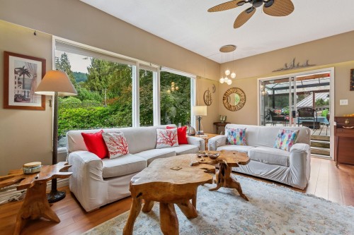 5607 Eagle Harbour Road, West Vancouver, BC 