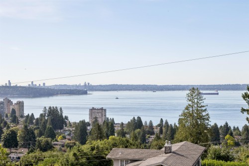 2545 Palmerston Avenue, West Vancouver, BC 