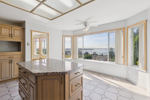 2545 Palmerston Avenue, West Vancouver, BC 