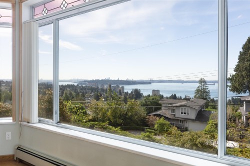 2545 Palmerston Avenue, West Vancouver, BC 