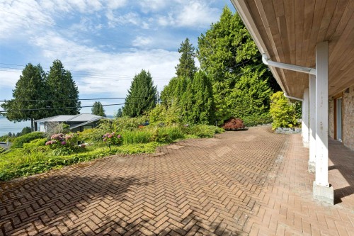2545 Palmerston Avenue, West Vancouver, BC 