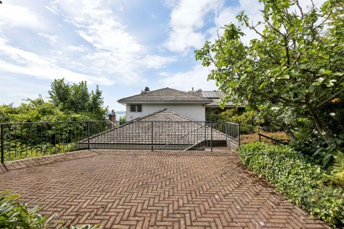 2545 Palmerston Avenue, West Vancouver, BC 