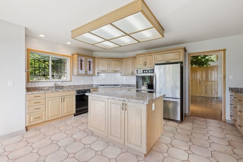 2545 Palmerston Avenue, West Vancouver, BC 