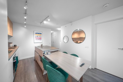 810-988 Quayside Drive, New Westminster, BC 