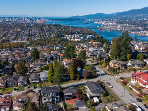 123 Grosvenor Avenue N, Burnaby, BC 