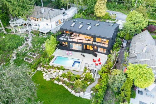 3823 Bayridge Avenue  West Vancouver, BC V7V 3J3