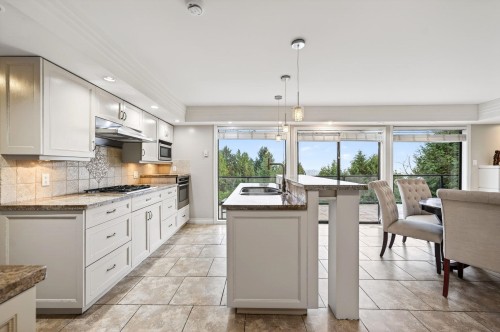 1375 Burnside Road, West Vancouver, BC 