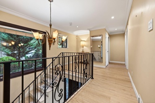 1375 Burnside Road, West Vancouver, BC 