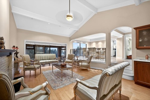 1375 Burnside Road, West Vancouver, BC 