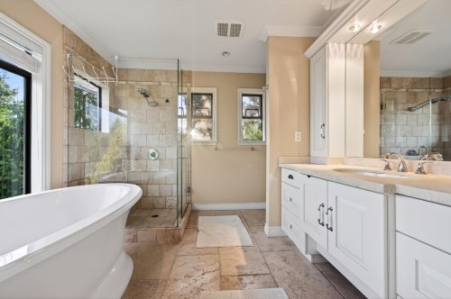 1375 Burnside Road, West Vancouver, BC 