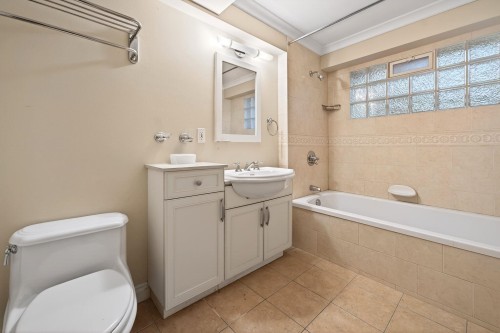 1375 Burnside Road, West Vancouver, BC 