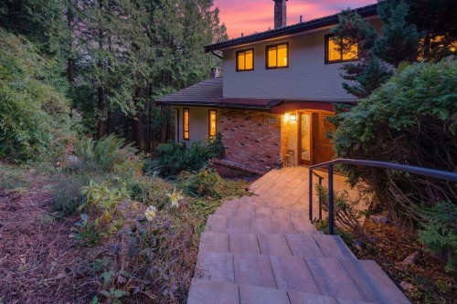 1375 Burnside Road, West Vancouver, BC 