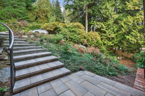 1375 Burnside Road, West Vancouver, BC 
