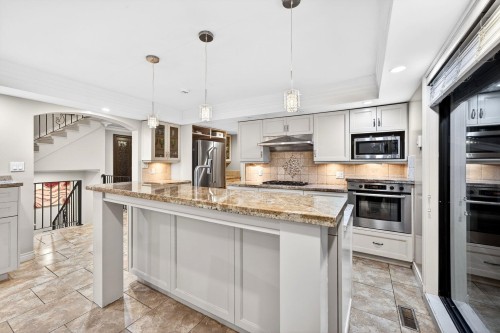 1375 Burnside Road, West Vancouver, BC 