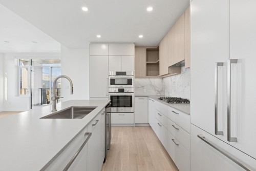 4303-6468 Willingdon Avenue, Burnaby, BC 