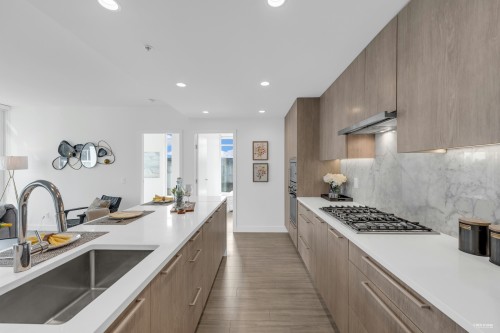 301-6398 Silver Avenue, Burnaby, BC 