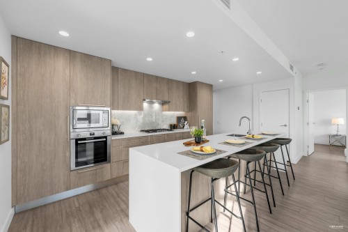 301-6398 Silver Avenue, Burnaby, BC 