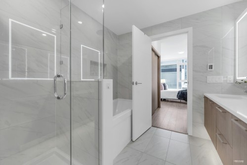 301-6398 Silver Avenue, Burnaby, BC 