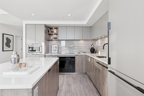 112-755 Harbourside Drive, North Vancouver, BC 