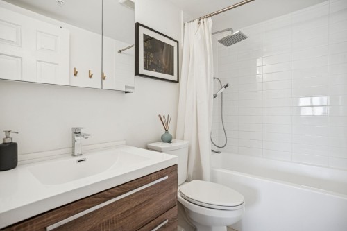 305-688 16Th Avenue E, Vancouver, BC 