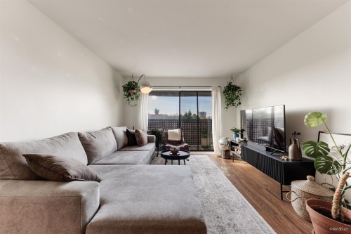 408-2215 Dundas Street  Vancouver, BC V5L 1J9