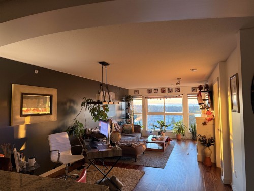 402-3082 Dayanee Springs Boulevard, Coquitlam, BC 