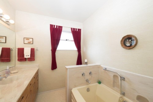 4302 Carolyn Drive, North Vancouver, BC 