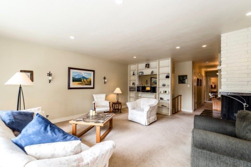 4302 Carolyn Drive, North Vancouver, BC 