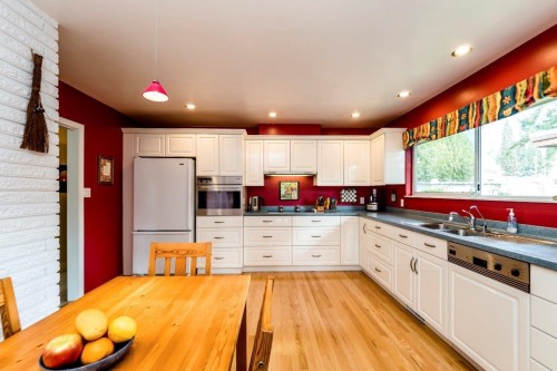 4302 Carolyn Drive, North Vancouver, BC 