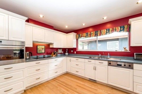 4302 Carolyn Drive, North Vancouver, BC 